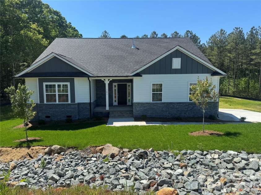 1606 Autumn Lane, York, SC 29745.  MLS# CAR4384728, YatesRealty ID 24333. Welcome Home!
