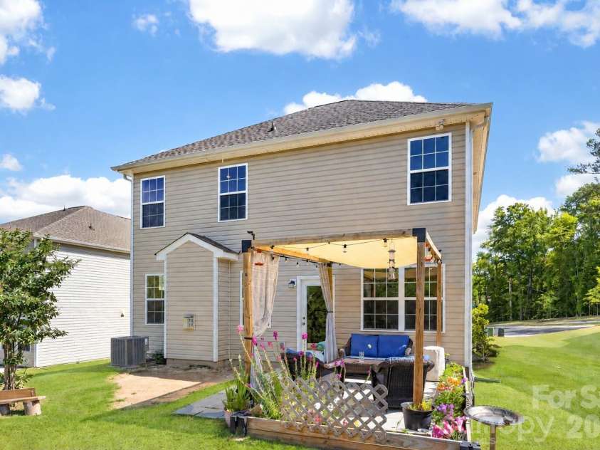 13016 Lannister Drive, Charlotte, NC 28278.  MLS# CAR4382497, YatesRealty ID 24334. Backyard