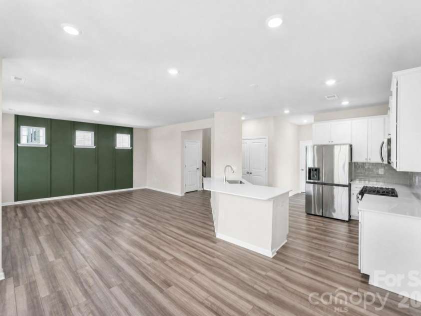13016 Lannister Drive, Charlotte, NC 28278.  MLS# CAR4382497, YatesRealty ID 24334. Dining/Breakfast Area - Open Layout