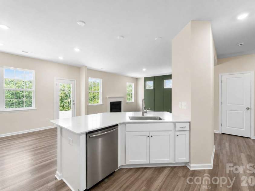 13016 Lannister Drive, Charlotte, NC 28278.  MLS# CAR4382497, YatesRealty ID 24334. Kitchen and Dining/Breakfast Area