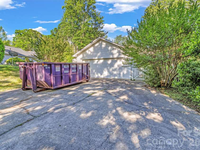 105 Amelia Drive, Hendersonville, NC 28792.  MLS# CAR4381021, YatesRealty ID 24335. 