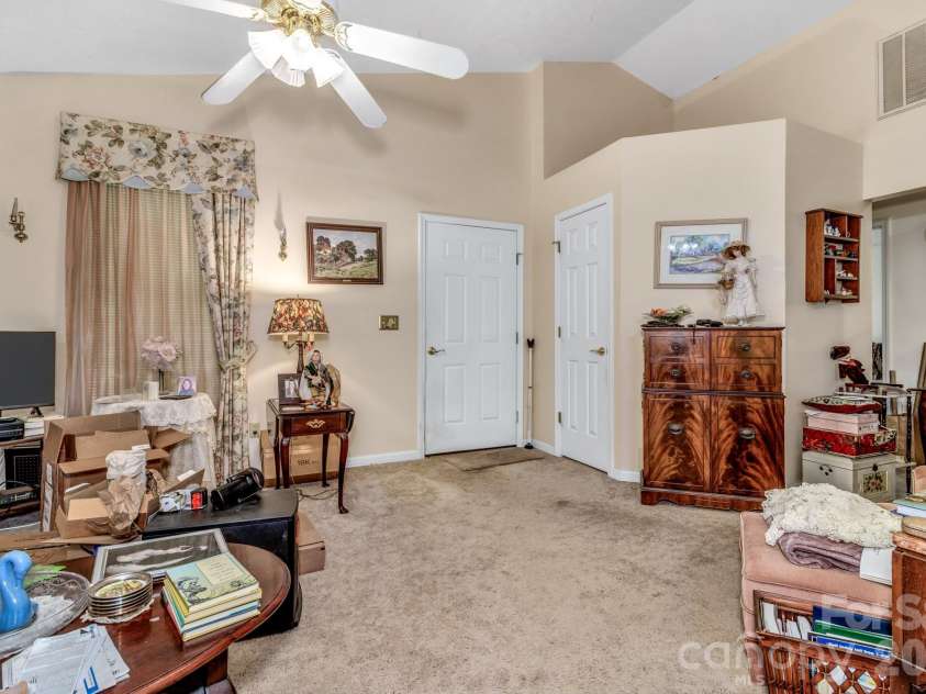 105 Amelia Drive, Hendersonville, NC 28792.  MLS# CAR4381021, YatesRealty ID 24335. 