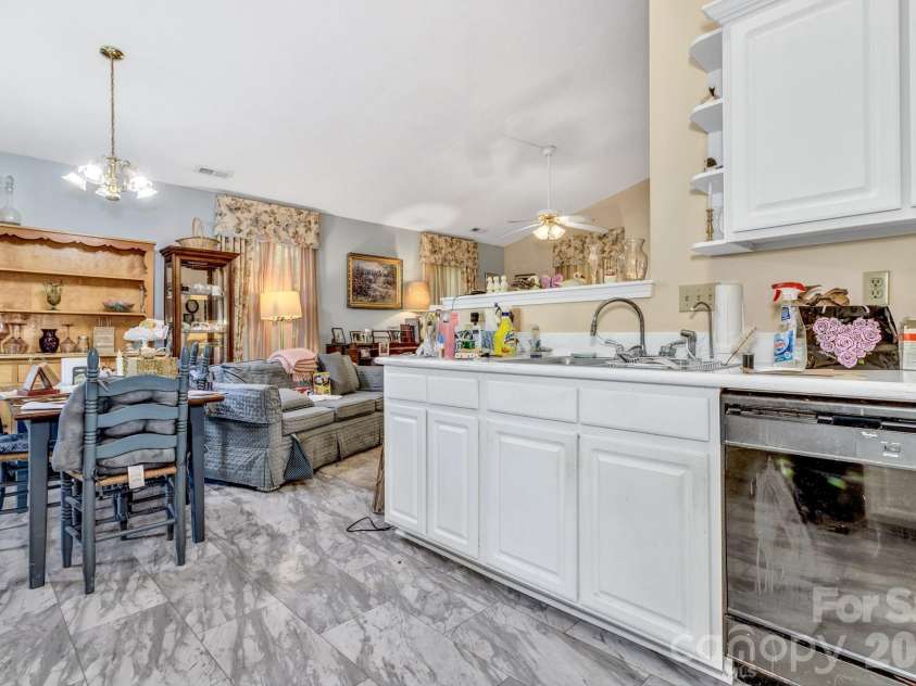 105 Amelia Drive, Hendersonville, NC 28792.  MLS# CAR4381021, YatesRealty ID 24335. 