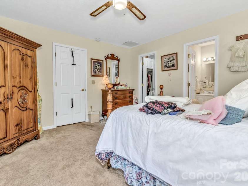 105 Amelia Drive, Hendersonville, NC 28792.  MLS# CAR4381021, YatesRealty ID 24335. 