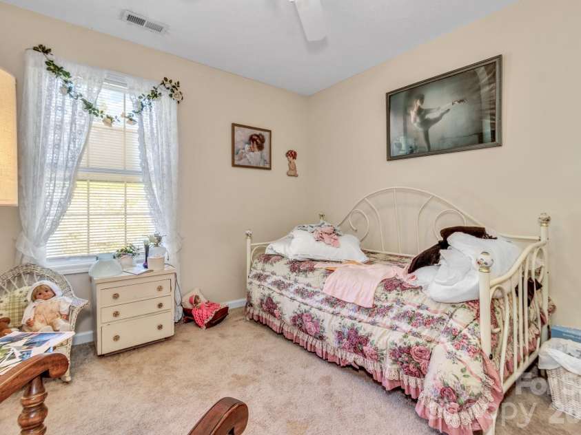 105 Amelia Drive, Hendersonville, NC 28792.  MLS# CAR4381021, YatesRealty ID 24335. 