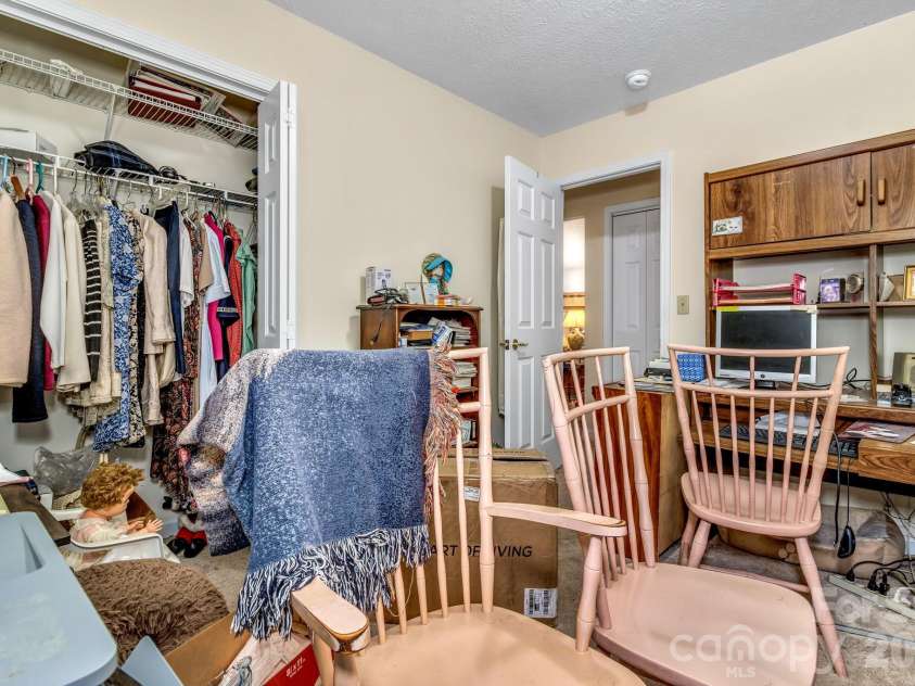 105 Amelia Drive, Hendersonville, NC 28792.  MLS# CAR4381021, YatesRealty ID 24335. 