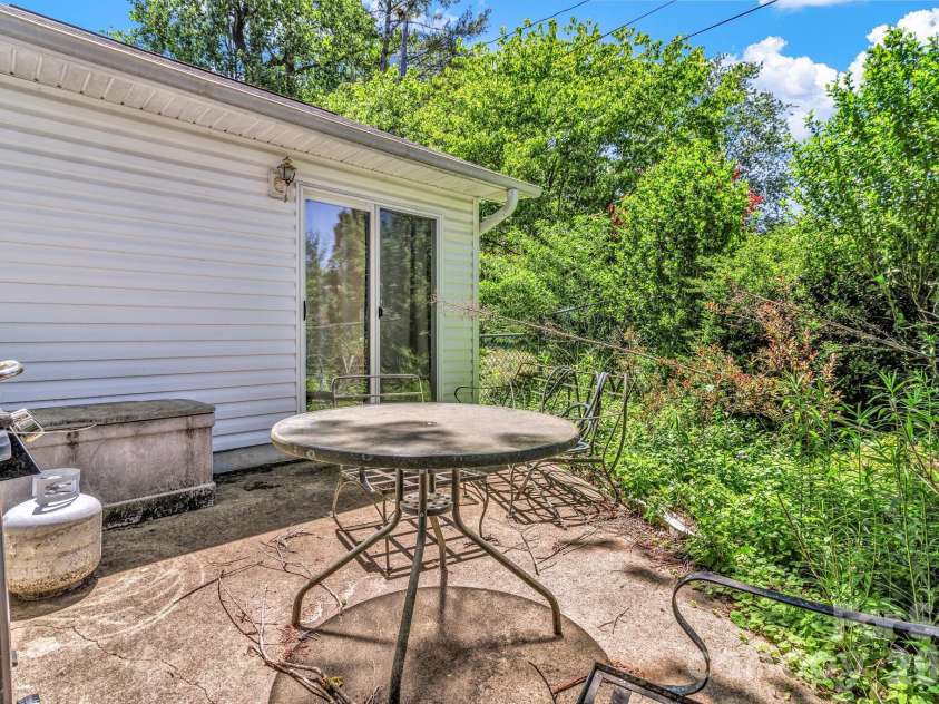 105 Amelia Drive, Hendersonville, NC 28792.  MLS# CAR4381021, YatesRealty ID 24335. 