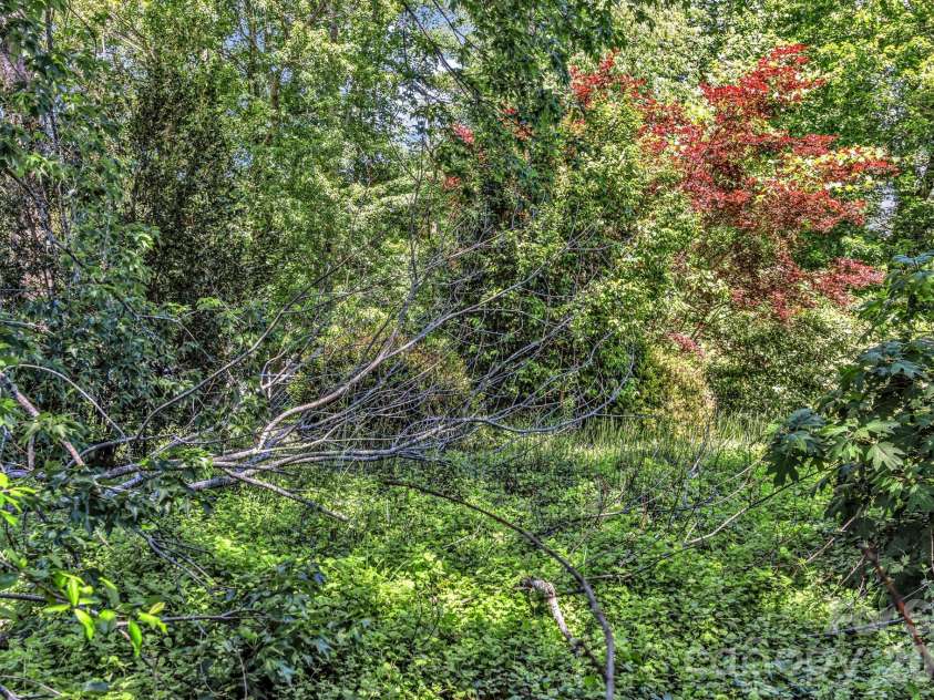 105 Amelia Drive, Hendersonville, NC 28792.  MLS# CAR4381021, YatesRealty ID 24335. 