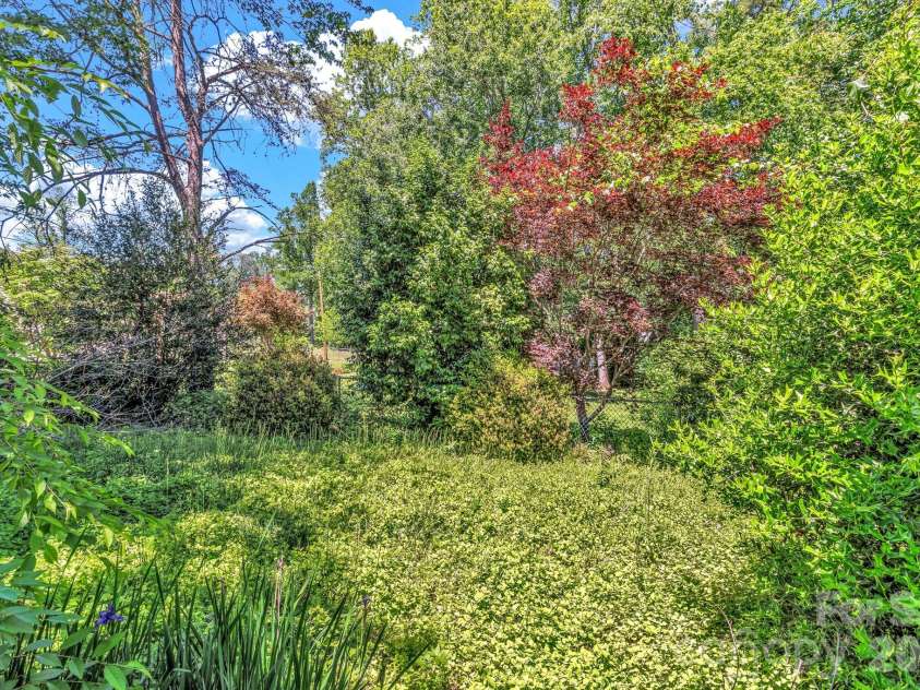105 Amelia Drive, Hendersonville, NC 28792.  MLS# CAR4381021, YatesRealty ID 24335. 