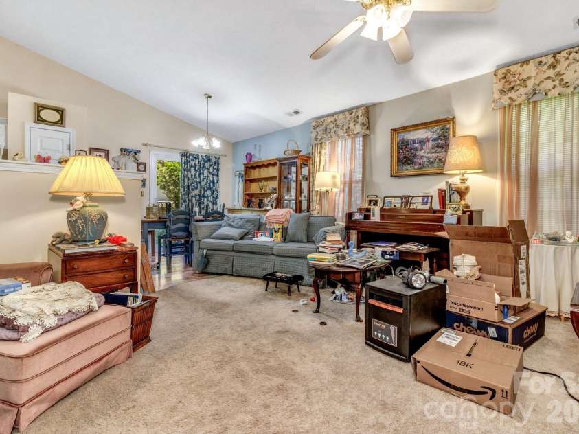 105 Amelia Drive, Hendersonville, NC 28792.  MLS# CAR4381021, YatesRealty ID 24335. Open floor plan