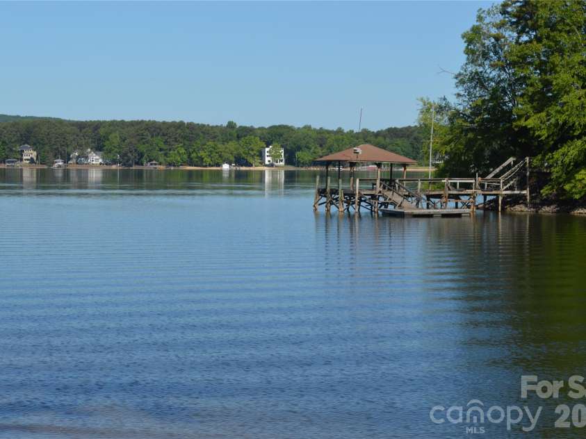 17701 Burnt Hickory Drive, Charlotte, NC 28278.  MLS# CAR4379165, YatesRealty ID 24336. 