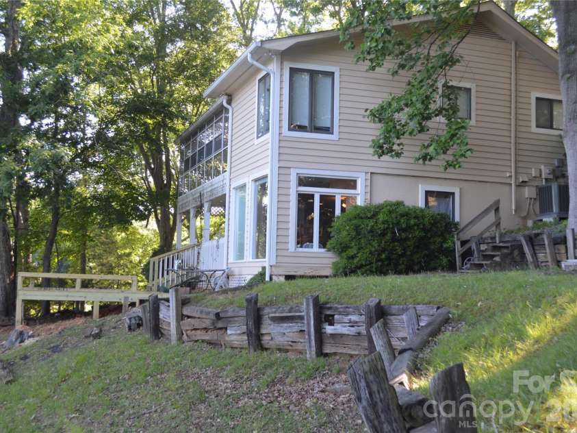 17701 Burnt Hickory Drive, Charlotte, NC 28278.  MLS# CAR4379165, YatesRealty ID 24336. 