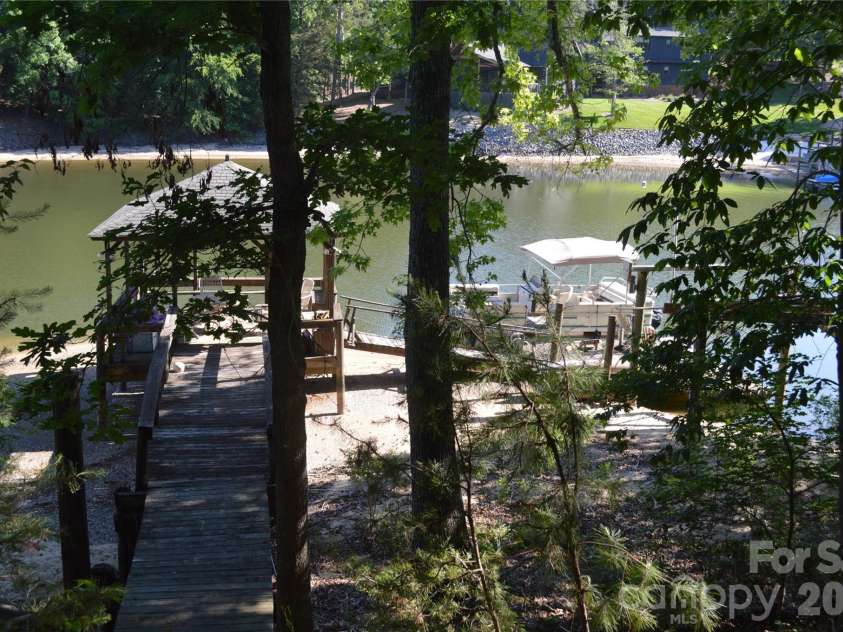 17701 Burnt Hickory Drive, Charlotte, NC 28278.  MLS# CAR4379165, YatesRealty ID 24336. 