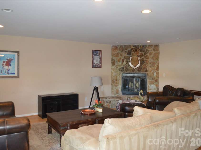17701 Burnt Hickory Drive, Charlotte, NC 28278.  MLS# CAR4379165, YatesRealty ID 24336. 