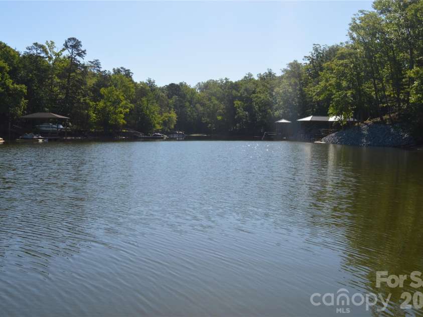 17701 Burnt Hickory Drive, Charlotte, NC 28278.  MLS# CAR4379165, YatesRealty ID 24336. 