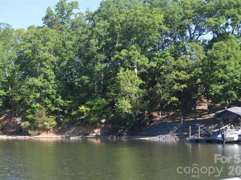 17701 Burnt Hickory Drive, Charlotte, NC 28278.  MLS# CAR4379165, YatesRealty ID 24336. 