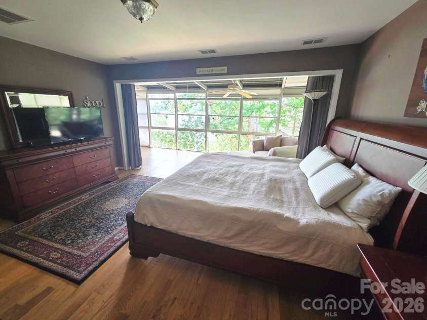 17701 Burnt Hickory Drive, Charlotte, NC 28278.  MLS# CAR4379165, YatesRealty ID 24336. 