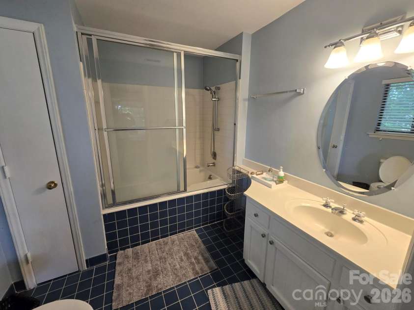 17701 Burnt Hickory Drive, Charlotte, NC 28278.  MLS# CAR4379165, YatesRealty ID 24336. 
