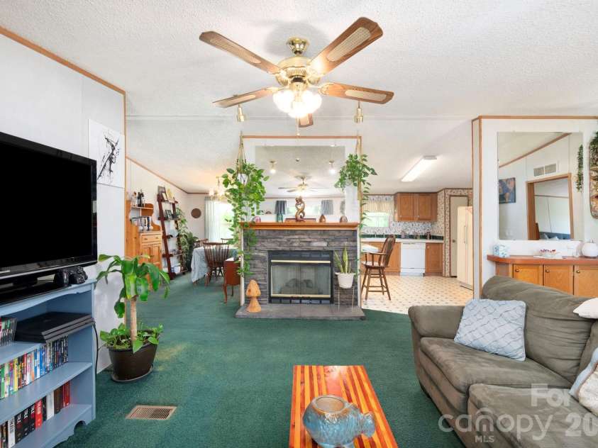 66 Green Oak Road, Asheville, NC 28804.  MLS# CAR4371063, YatesRealty ID 24337. 