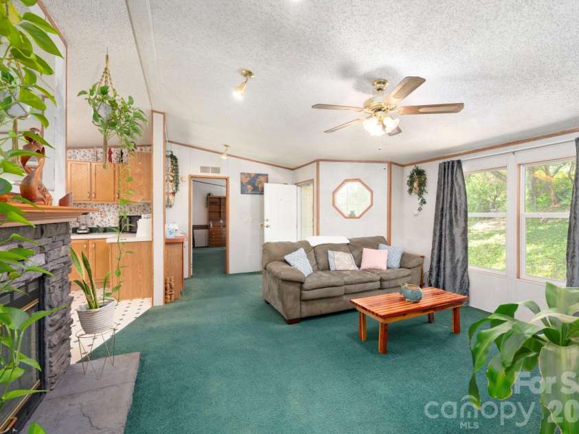 66 Green Oak Road, Asheville, NC 28804.  MLS# CAR4371063, YatesRealty ID 24337. 