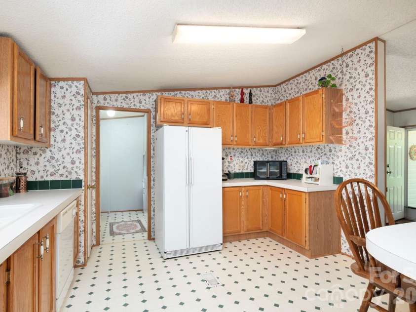 66 Green Oak Road, Asheville, NC 28804.  MLS# CAR4371063, YatesRealty ID 24337. 