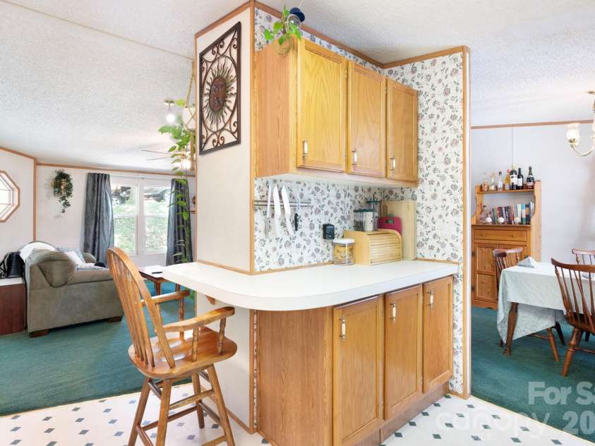 66 Green Oak Road, Asheville, NC 28804.  MLS# CAR4371063, YatesRealty ID 24337. 