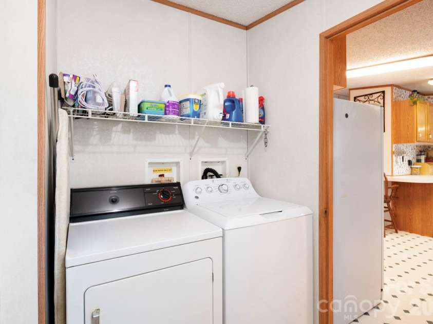 66 Green Oak Road, Asheville, NC 28804.  MLS# CAR4371063, YatesRealty ID 24337. 