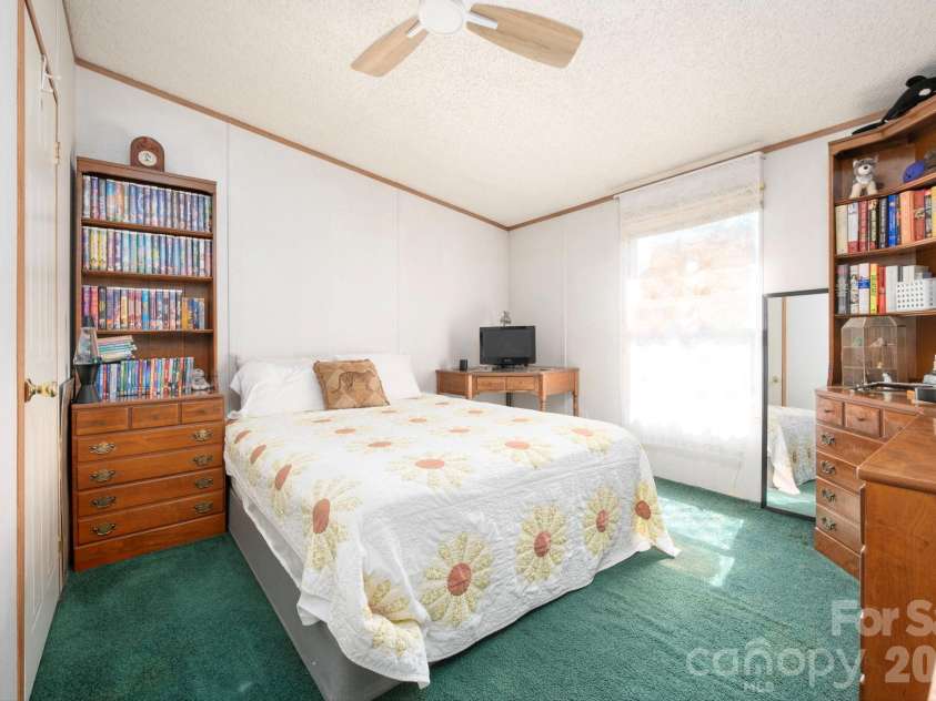 66 Green Oak Road, Asheville, NC 28804.  MLS# CAR4371063, YatesRealty ID 24337. 