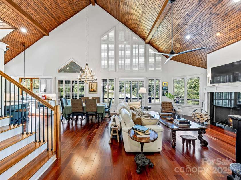 20 Narrows Run Loop, Hendersonville, NC 28791.  MLS# CAR4272969, YatesRealty ID 24338. 
