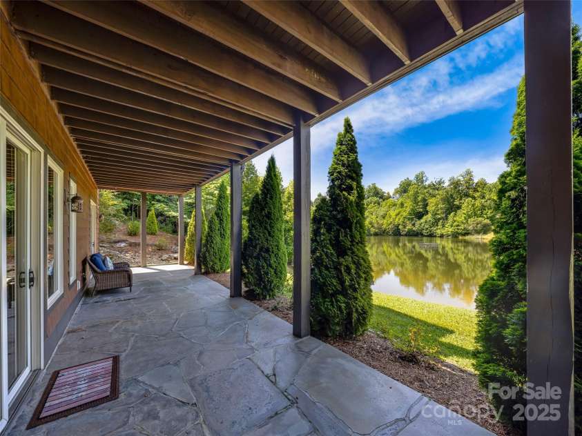 20 Narrows Run Loop, Hendersonville, NC 28791.  MLS# CAR4272969, YatesRealty ID 24338. 