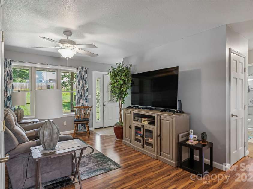 862 Asbury Road, Candler, NC 28715.  MLS# CAR4275719, YatesRealty ID 24339. Living Room