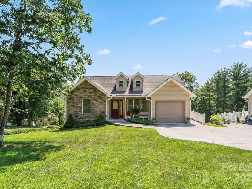 862 Asbury Road, Candler, NC 28715.  MLS# CAR4275719, YatesRealty ID 24339. Welcome Home to 862 Asbury!