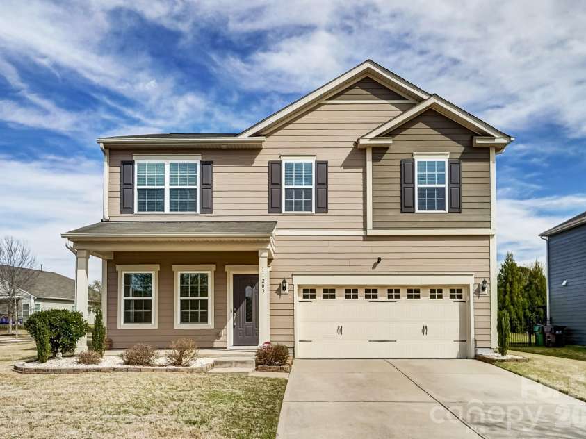 11203 Chapeclane Road, Charlotte, NC 28278.  MLS# CAR4341157, YatesRealty ID 2434. 