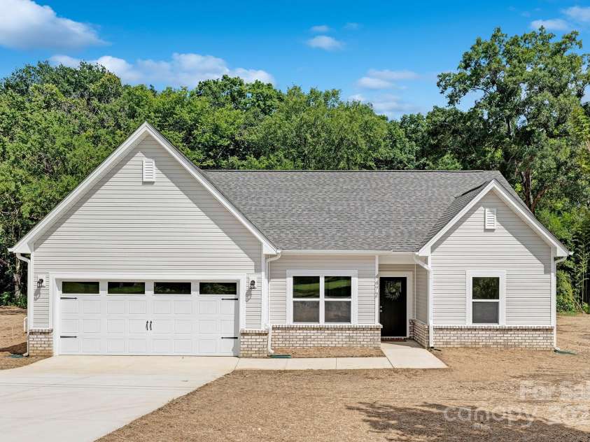 4478 Pebblebrook Circle, Concord, NC 28027.  MLS# CAR4278801, YatesRealty ID 24340. Representation
