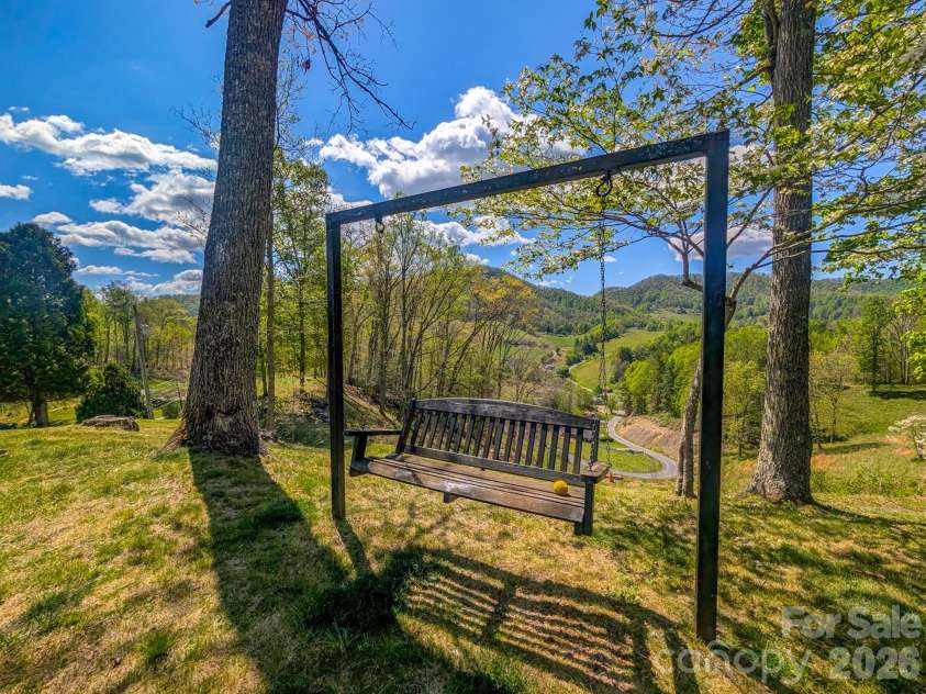 572 Pleasant Valley Road, Burnsville, NC 28714.  MLS# CAR4368614, YatesRealty ID 24340. 