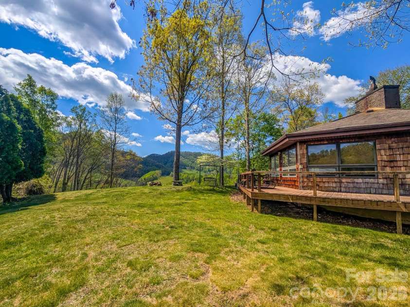 572 Pleasant Valley Road, Burnsville, NC 28714.  MLS# CAR4368614, YatesRealty ID 24340. 
