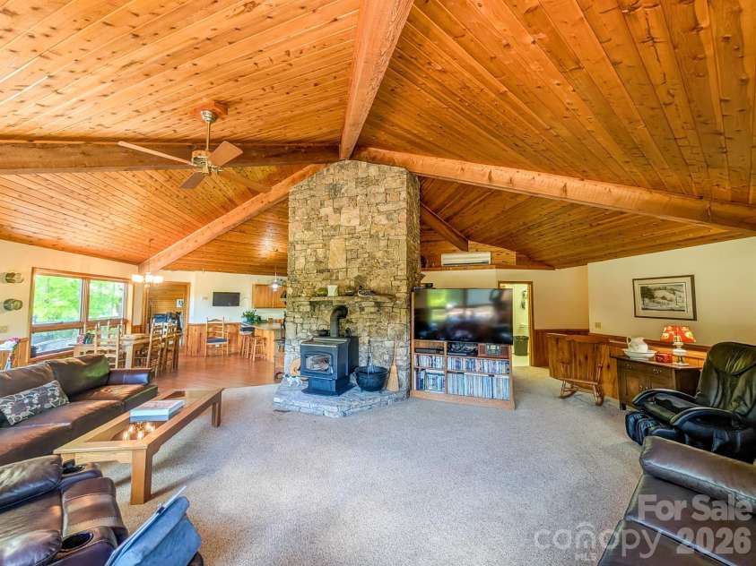 572 Pleasant Valley Road, Burnsville, NC 28714.  MLS# CAR4368614, YatesRealty ID 24340. 