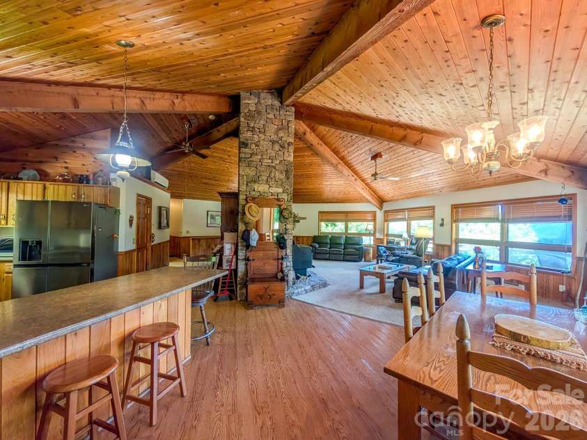 572 Pleasant Valley Road, Burnsville, NC 28714.  MLS# CAR4368614, YatesRealty ID 24340. 