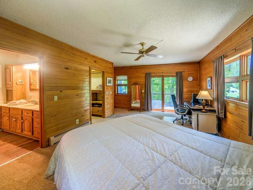 572 Pleasant Valley Road, Burnsville, NC 28714.  MLS# CAR4368614, YatesRealty ID 24340. 
