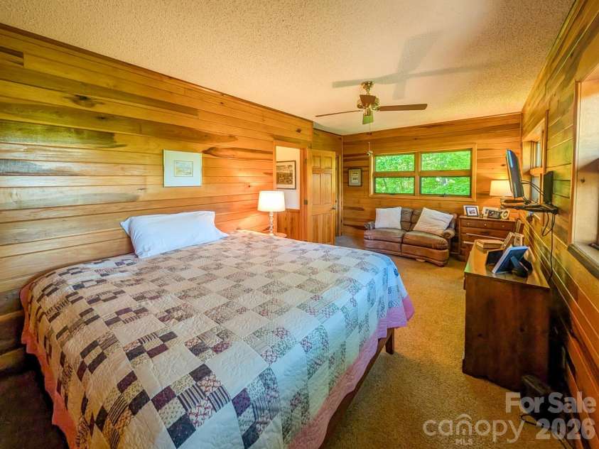 572 Pleasant Valley Road, Burnsville, NC 28714.  MLS# CAR4368614, YatesRealty ID 24340. 