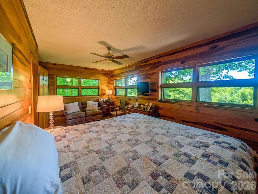 572 Pleasant Valley Road, Burnsville, NC 28714.  MLS# CAR4368614, YatesRealty ID 24340. 