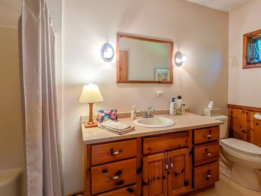 572 Pleasant Valley Road, Burnsville, NC 28714.  MLS# CAR4368614, YatesRealty ID 24340. 