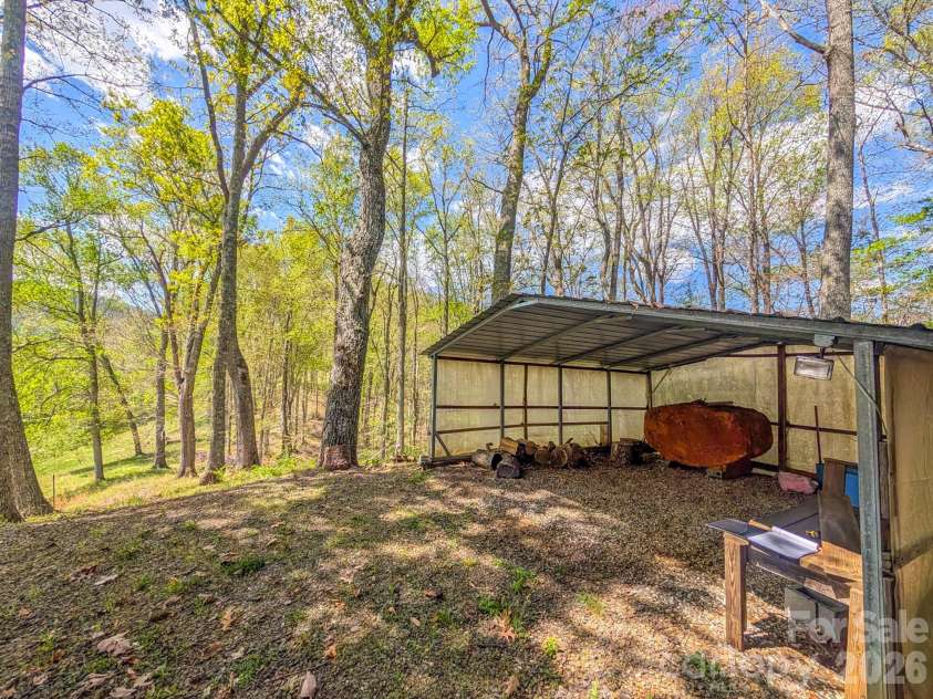 572 Pleasant Valley Road, Burnsville, NC 28714.  MLS# CAR4368614, YatesRealty ID 24340. 