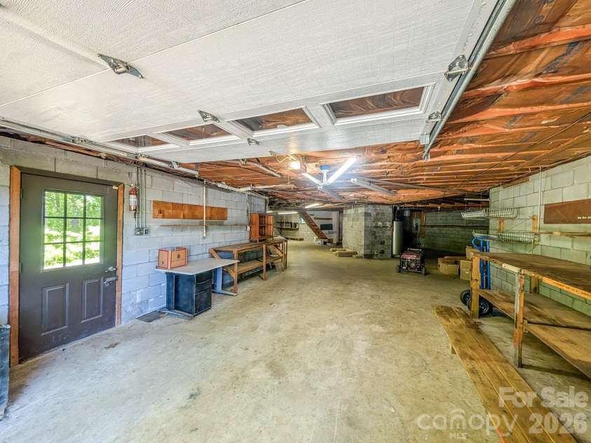 572 Pleasant Valley Road, Burnsville, NC 28714.  MLS# CAR4368614, YatesRealty ID 24340. 