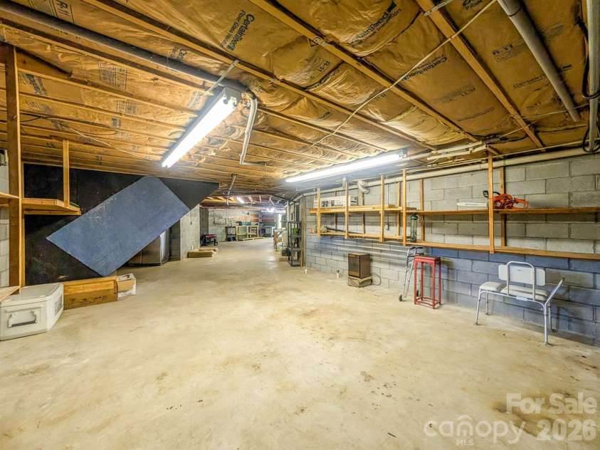 572 Pleasant Valley Road, Burnsville, NC 28714.  MLS# CAR4368614, YatesRealty ID 24340. 