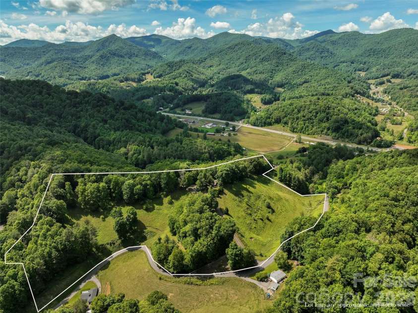 572 Pleasant Valley Road, Burnsville, NC 28714.  MLS# CAR4368614, YatesRealty ID 24340. 