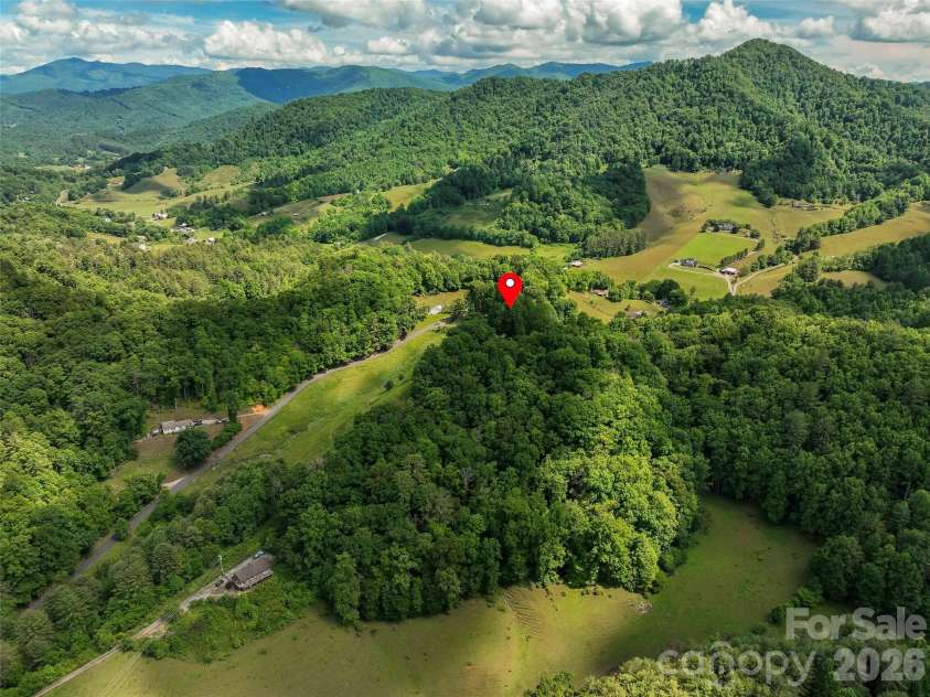 572 Pleasant Valley Road, Burnsville, NC 28714.  MLS# CAR4368614, YatesRealty ID 24340. 