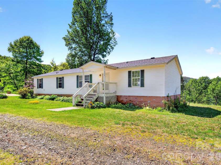 298 Wolf Crossing, Bakersville, NC 28705.  MLS# CAR4383992, YatesRealty ID 24341. 