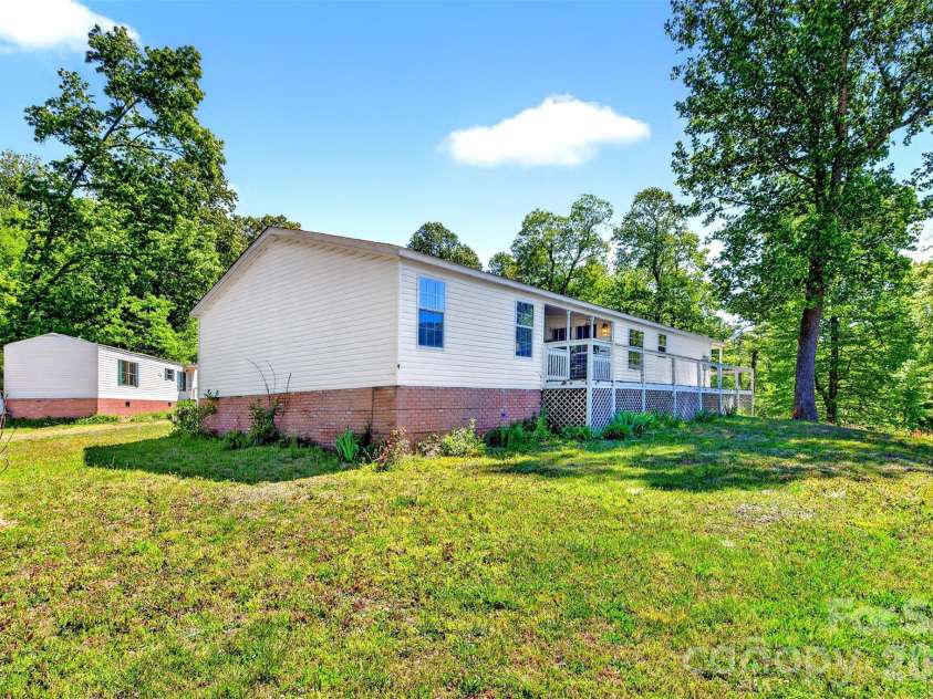 298 Wolf Crossing, Bakersville, NC 28705.  MLS# CAR4383992, YatesRealty ID 24341. 