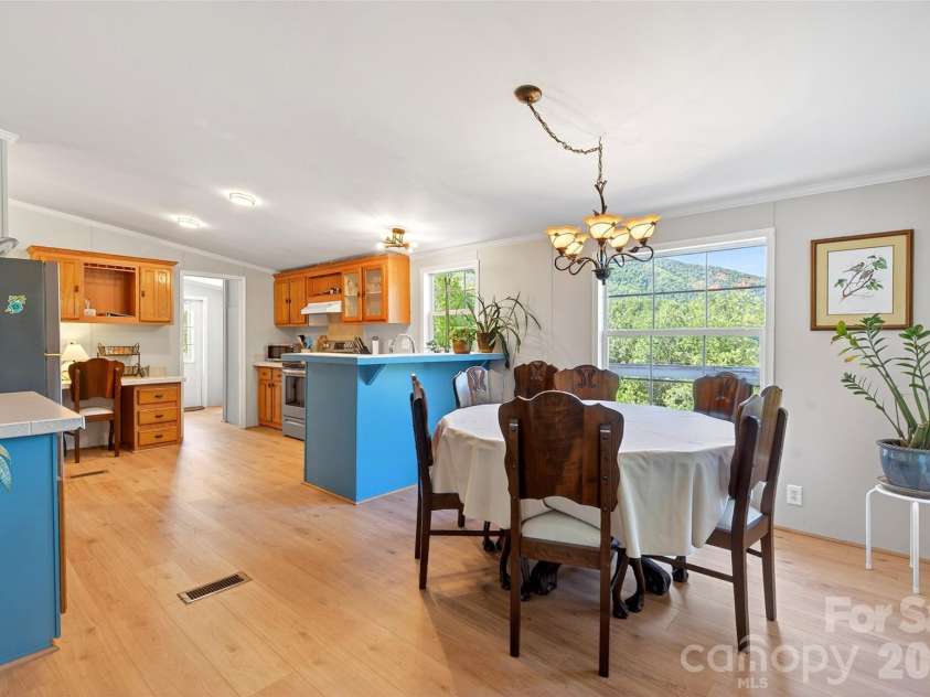 298 Wolf Crossing, Bakersville, NC 28705.  MLS# CAR4383992, YatesRealty ID 24341. 